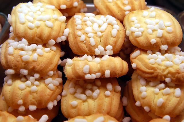 Dai classici ai mignon moderni, dai semolini alle tradizionali frittelle fiorentine, rivisitate con deliziose creme, dai lievitati alle creme con frutta,